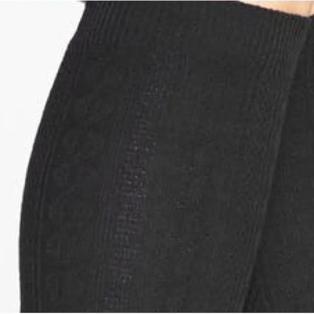 HUE CABLE KNIT RIB KNEE HIGH SOCKS BLACK OS NWT